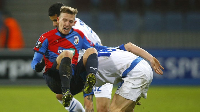 Stredopoliar Plzne Patrik Hrošovský.
