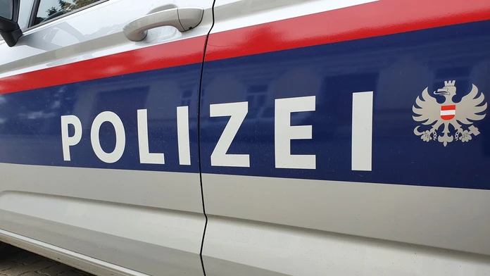 Rakúske úrady vyšetrujú 17 tínedžerov. Mesiace mali vo Viedni sexuálne zneužívať dvanásťročné dievča
