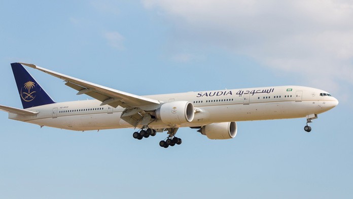 Lietadlo saudských aeroliniek má technické problémy.