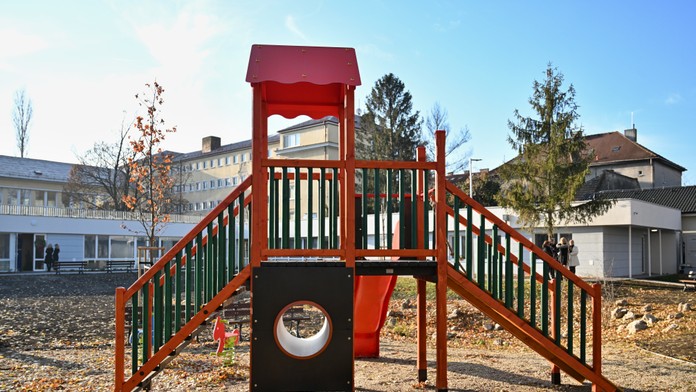 Sociálnymi sieťami sa šíri, že v Bratislave sú z ihrísk unášané deti. Polícia reaguje