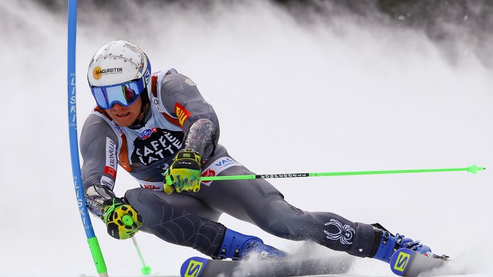 Alpský lyžiar Adam Žampar v obrovskom slalome v Alta Badii.