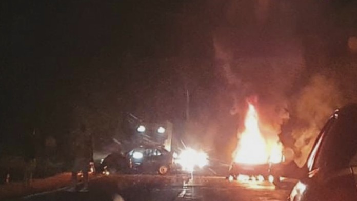 Jeden uhorel v aute, druhý bojuje o život.