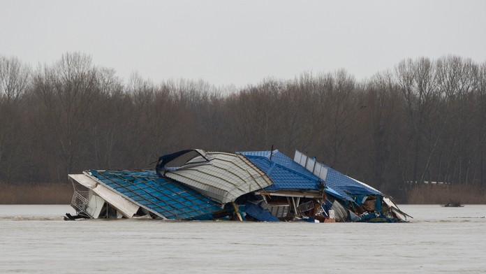 Erika Eleniak vo filme Vianočný tanec