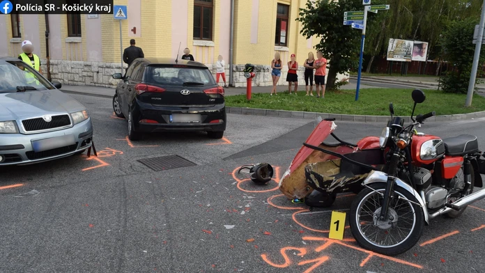 žena, motocykel, nehoda