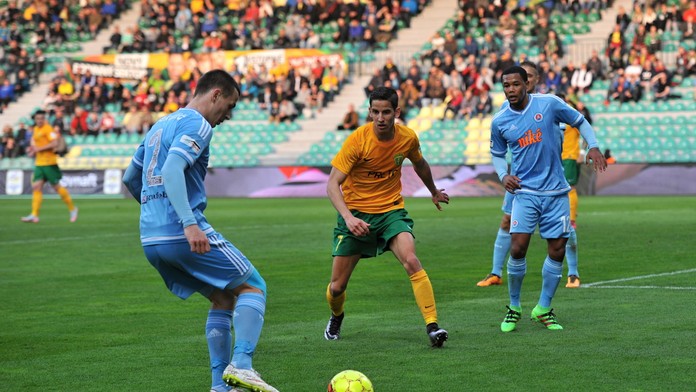 Na snímke vľavo Boris Sekulič (Bratislava), uprostred Jakub Paur (Žilina) a vpravo Granwald Warren Scott (Bratislava)