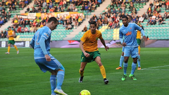 Na snímke vľavo Boris Sekulič (Bratislava), uprostred Jakub Paur (Žilina) a vpravo Granwald Warren Scott (Bratislava)