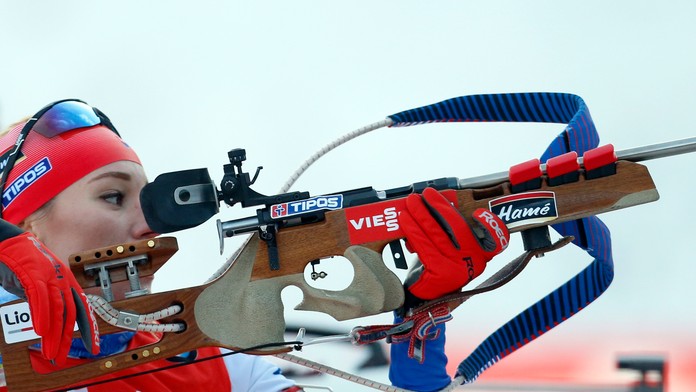 Paulina Fialková pri streľbe v Pokljuke.