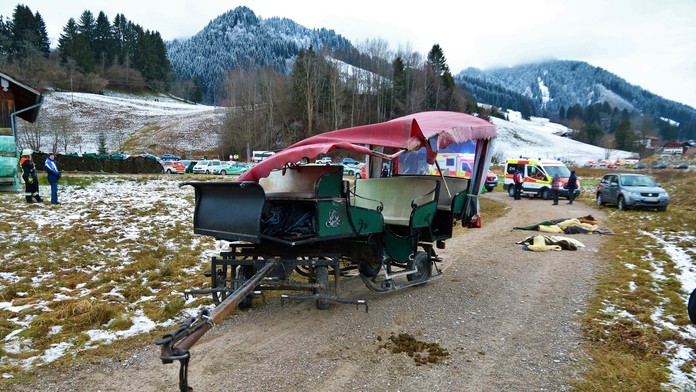 Ruský premiér Dmitrij Medvedev predkladá Štátnej Dume výročnú správu o ekonomickej a sociálnej situácii v Rusku.
