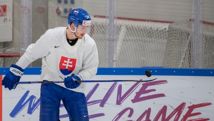 Na snímke slovenský hokejový reprezentant Peter Cehlárik počas voľného tréningu.