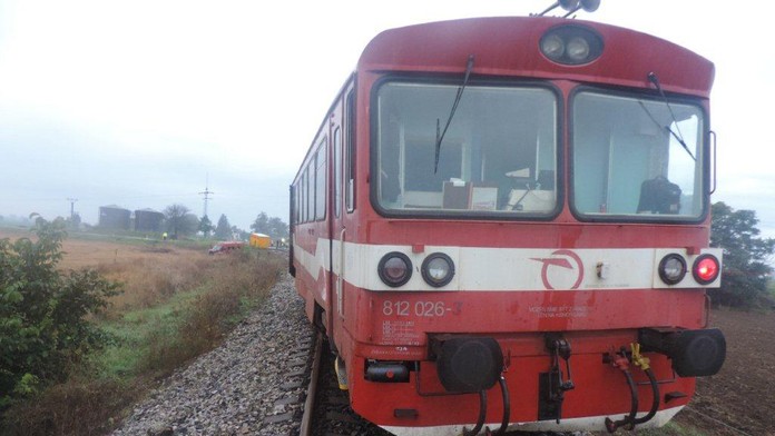 Vykolajený vlak pri Tekovskom Hrádku.