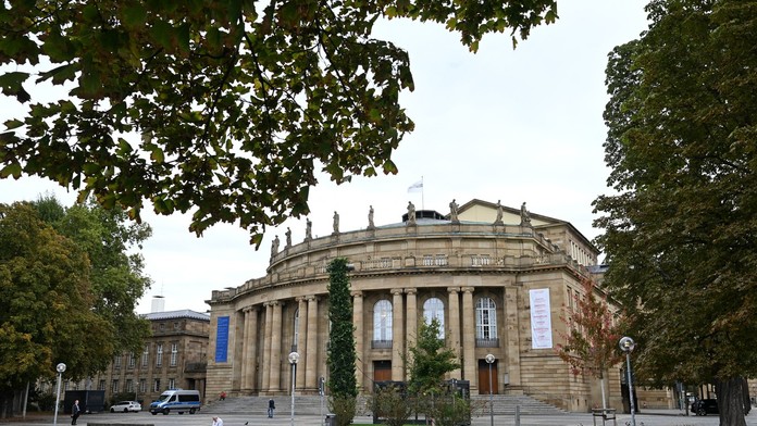 Potoky krvi, sex a kritika kresťanstva. Hororová hra v Stuttgarte vyvolala rozruch, divákom sa robilo zle