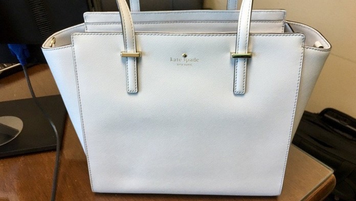 Kabelka, ktorá rozhádala svet