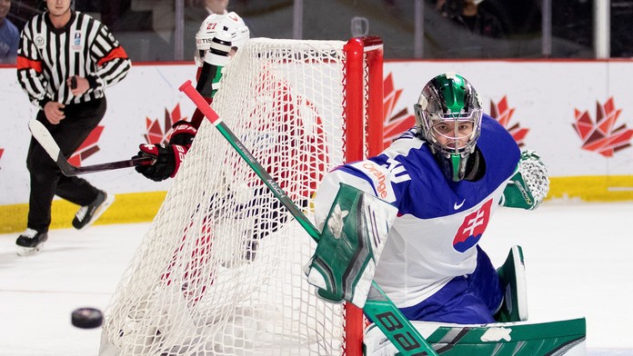 Zaslúžené ocenenie! Slovenský brankár Adam Gajan získal cenu pre najlepšieho brankára na MS20