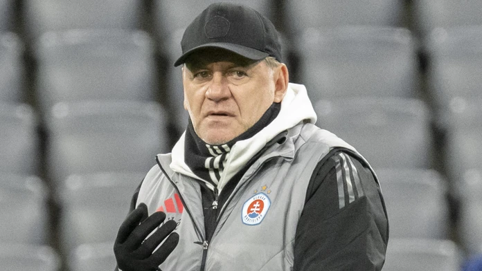 Tri prehry svedčia, že sa dá hrať aj s Bayernom, verí Weiss. Prečo jeho syn do Mníchova neodletel?