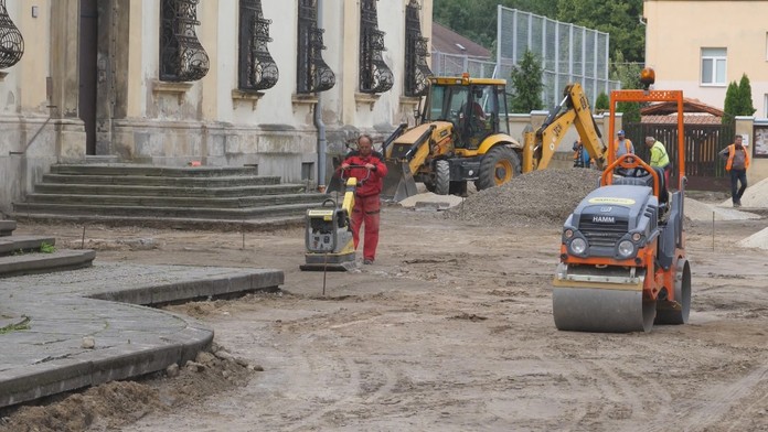 Opravy pred Bazilikou v Šaštíne