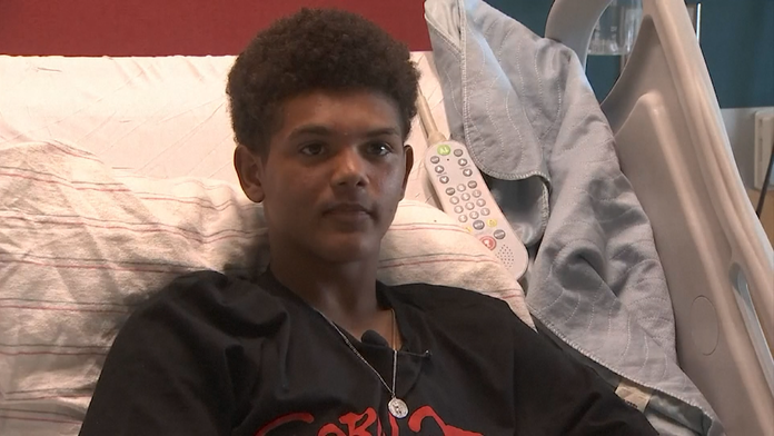 Do chlapca udrel blesk a prežil