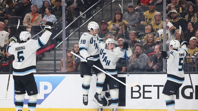 VIDEO: Utah oslavoval historicky prvú výhru v play-off. Boston vyhnal brankára a vyrovnal sériu