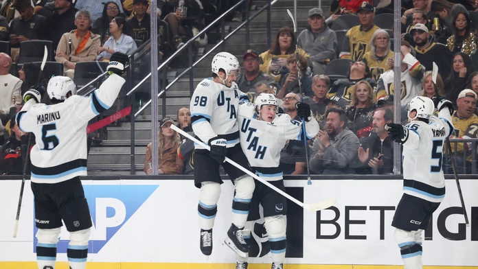 VIDEO: Utah oslavoval historicky prvú výhru v play-off. Boston vyhnal brankára a vyrovnal sériu