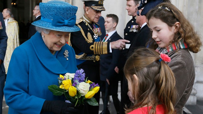 Britská kráľovná Alžbeta II. na pietnej spomienke obetí vojny v Afganistane.