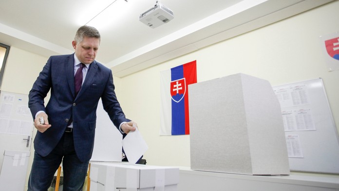 Robert Fico hlasuje v parlamentných voľbách