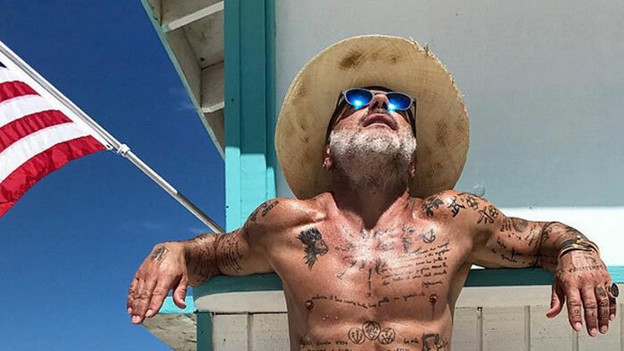 Gianluca Vacchi oslavuje Deň nezávislosti