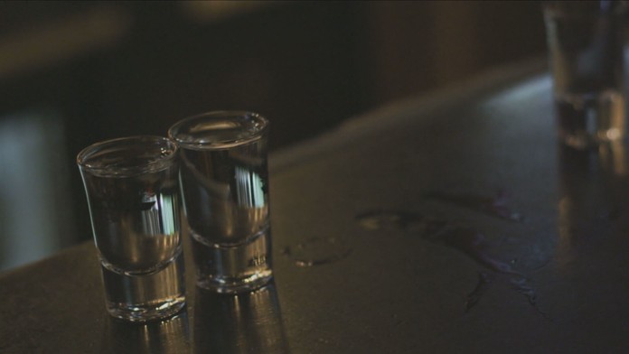 V Indii zabíjal toxický alkohol. Úrady potvrdili už minimálne 27 obetí