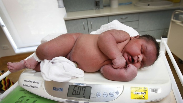 Chlapček sa teší dobrému zdraviu. 