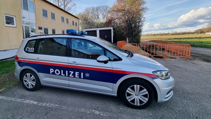 Šokujúci prípad z Rakúska: Muž viezol v kufri auta telo mŕtvej manželky. Vo vozidle sedeli aj ich deti