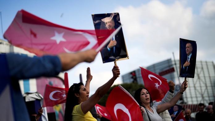 Víťazom prezidentských volieb v Turecku sa stal úradujúci prezident Recep Tayyip Erdogan