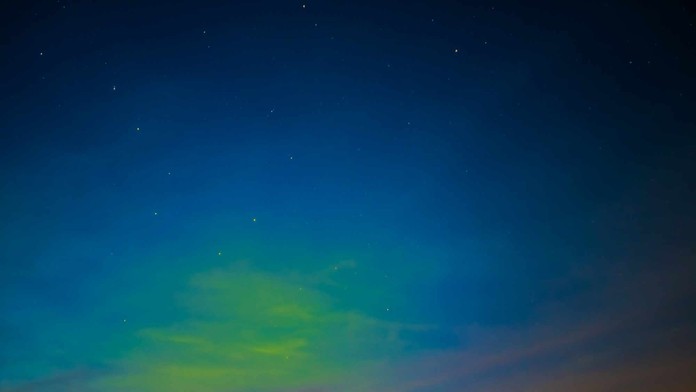 FOTO: Nezvyčajný úkaz opäť na našej oblohe. Pri Trenčíne spozorovali polárnu žiaru