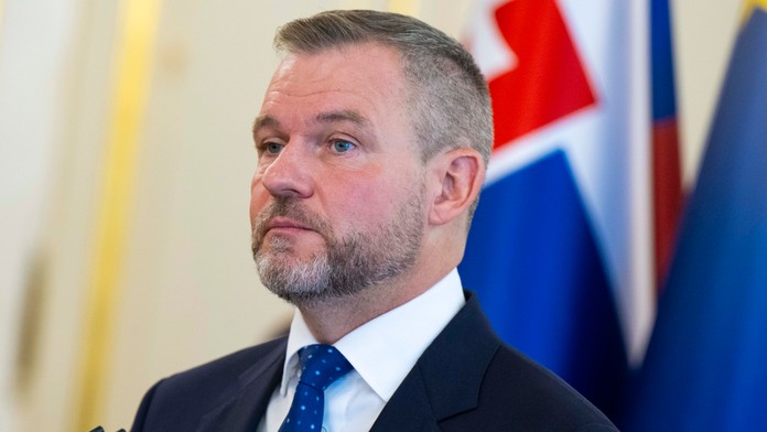 Prezident uviedol, že prijme demisiu Zuzany Dolinkovej, až keď bude vidieť adekvátnu náhradu