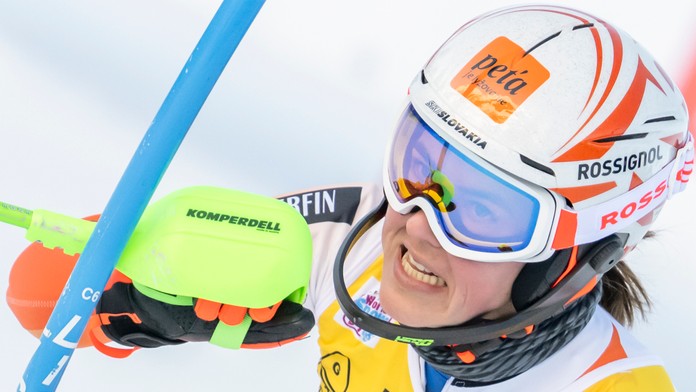 Petra Vlhová nedokončila zjazd St. Moritzi, Goggiová vyhrala aj so zlomenými prstami