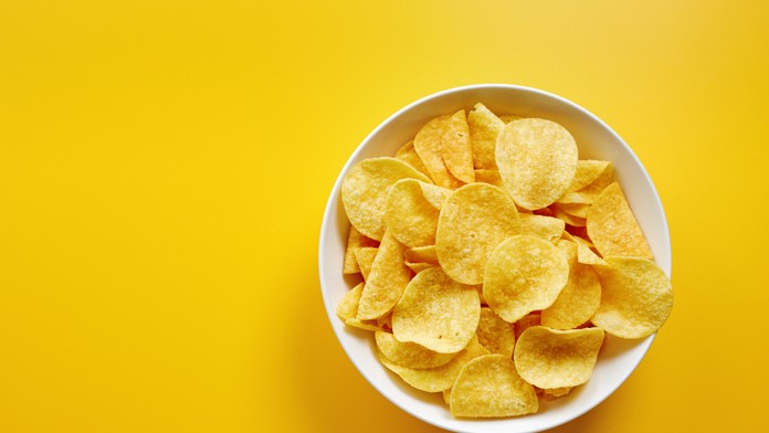 Obľúbená príchuť chipsov má dostať stopku. Vedci zistili, že môže ničiť ľudskú DNA