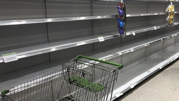Farmára spacifikovali policajti.