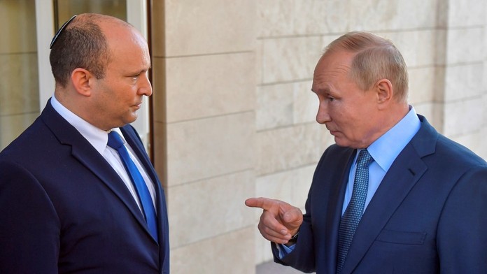 Nemám v úmysle zabiť Zelenského, povedal  Putin bývalému izraelskému premiérovi po vpáde na Ukrajinu