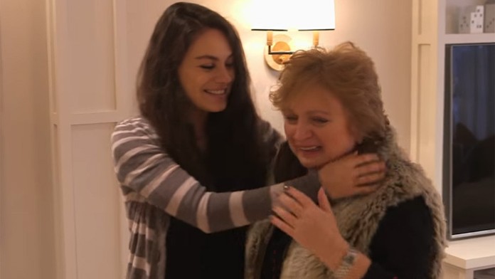 Mila Kunis prekvapila rodičov. Ich starý byt zmenila na nepoznanie