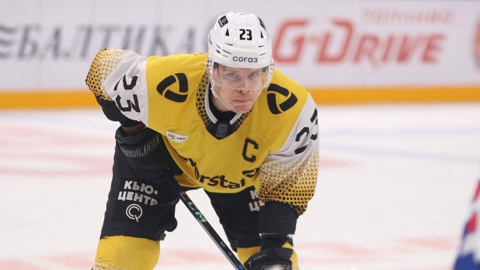 Politiku do športu neťahá. Slovák má v KHL životnú formu, nebráni sa odpovediam na nepríjemné otázky