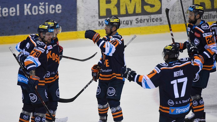 Radosť hráčov Košíc v zápase s Detvou.