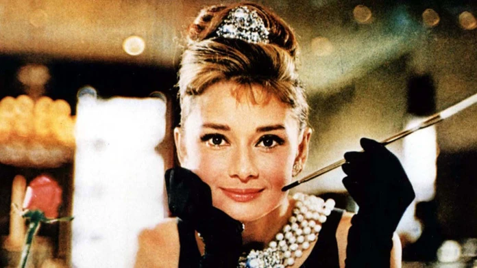 Na archívnej snímke Audrey Hepburnová vo filme Raňajky u Tiffanyho.