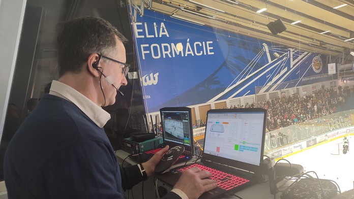 Hokejku vymenil za tablet. Analýzy legendárneho útočníka si pochvaľujú aj Kanaďania