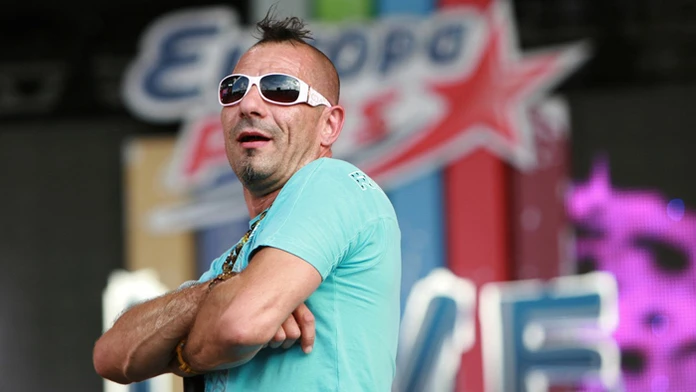 Guru Josh na archívnej snímke z roku 2009 na festivale Europa Plus v Moskve.