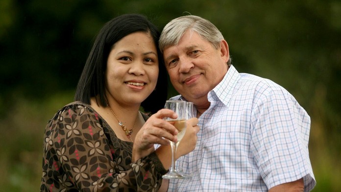 Ron Sheppard so svojou budúcou nevestou.