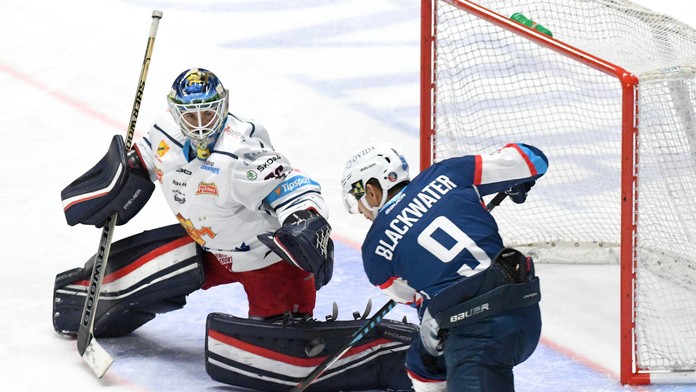 Jude Blackwater z Nitry vs Marek Šimko zo Zvolena.