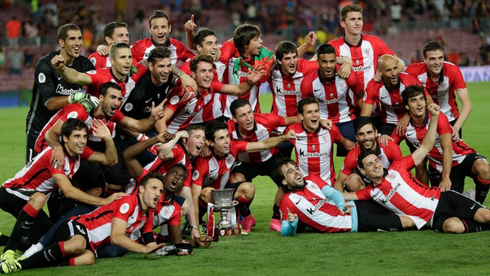 Hráči Bilbao sa tešia zo zisku španielskeho Superpohára.