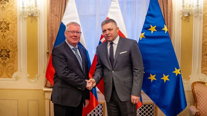Na snímke premiér SR Robert Fico (vpravo) a ruský veľvyslanec na Slovensku Igor Bratčikov