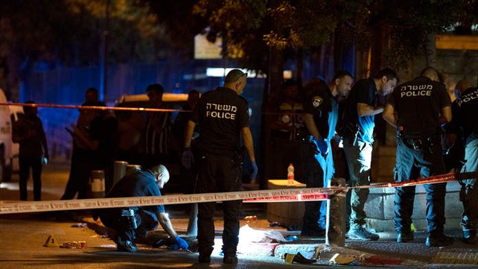Pri streľbe na autobus utrpelo zranenia najmenej sedem ľudí.