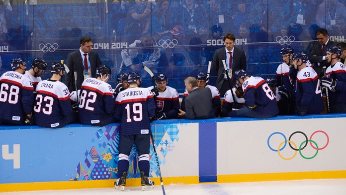 Na archívnej snímke Vladimír Országh na slovenskej striedačke počas ZOH v Soči v roku 2014.