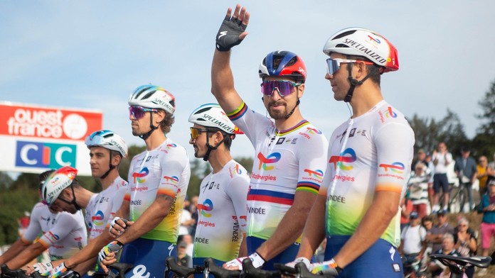 Sponzor Saganovho tímu bol obvinený z podpory ruského letectva. Čo to pre Petra môže znamenať?