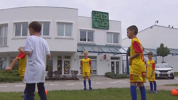 Futbal v meste.