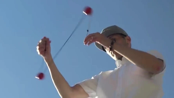 S dvoma guľôčkami na lanku sa dajú robiť ohromné triky